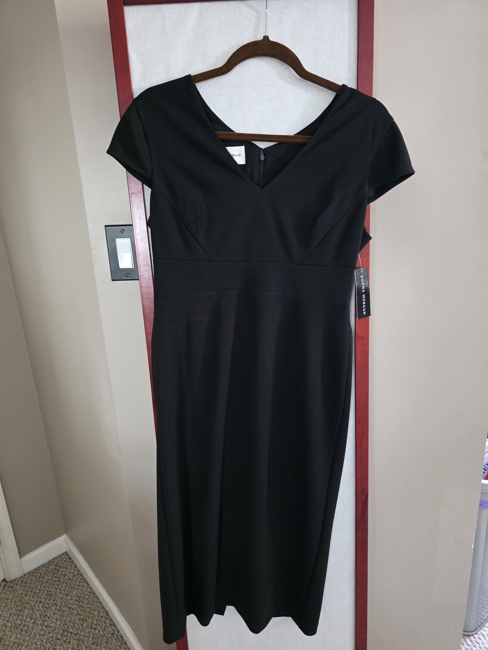 Donna Morgan Classic Black V-Neck Sheath Dress